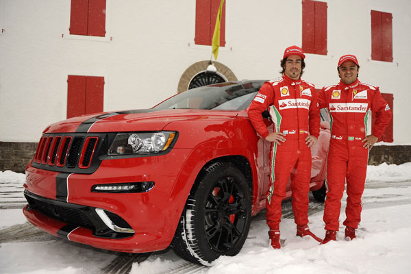 Fernando Alonso und Felipe Masse vor dem Jeep Grand Cherokee SRT8