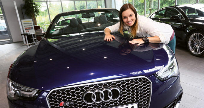 Anna Fenninger mit dem Audi RS 5 Cabrio: Zum Vergrößern klicken!