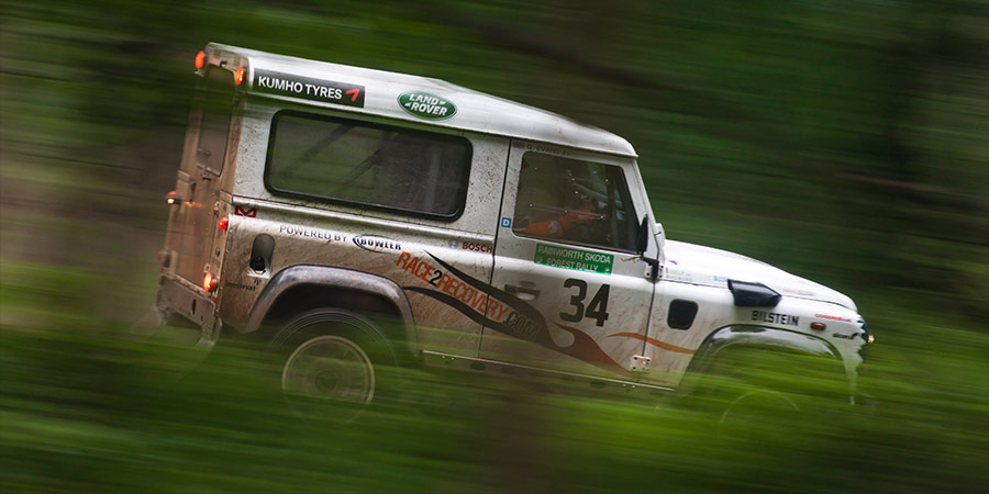 Die Rennversion des Land Rover Defender von Bowler Motorsports