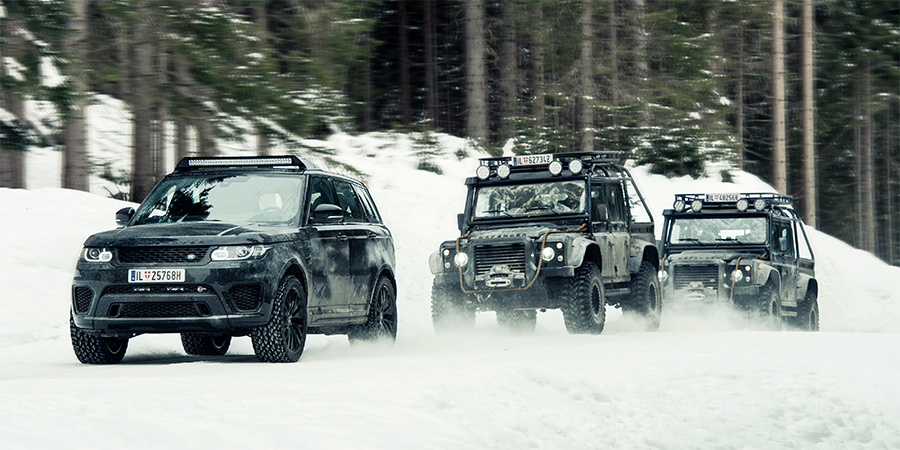 Land Rover präsentiert James Bond-Fahrzeuge