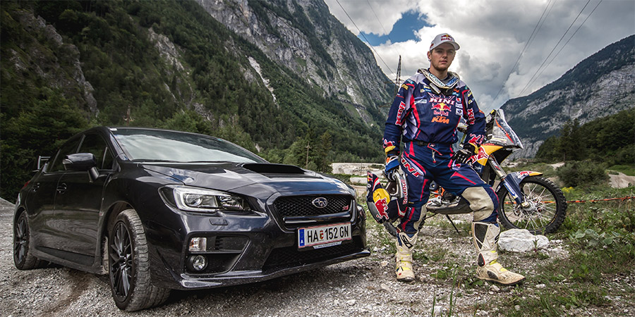 Matthias Walkner mit seinem Subaru WRX STI